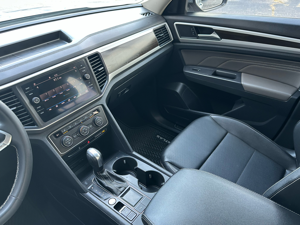 Volkswagen Atlas 2.0T SE w/Technology FWD *Ltd Avail* 2021