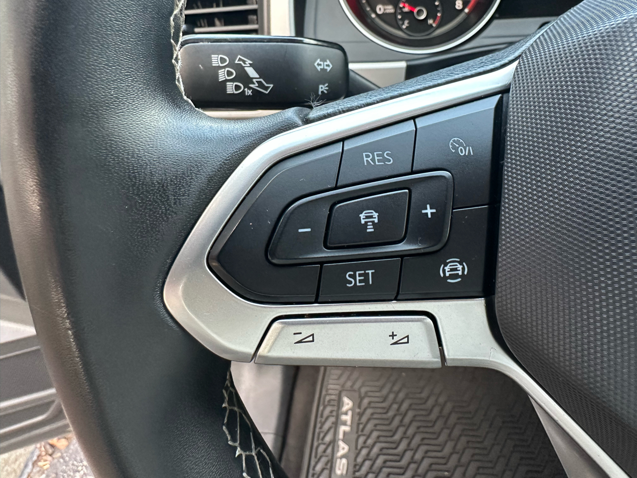 Volkswagen Atlas 2.0T SE w/Technology FWD *Ltd Avail* 2021