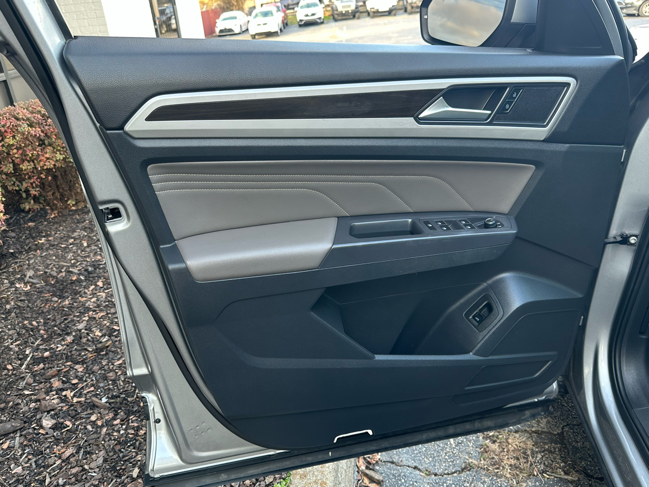 Volkswagen Atlas 2.0T SE w/Technology FWD *Ltd Avail* 2021