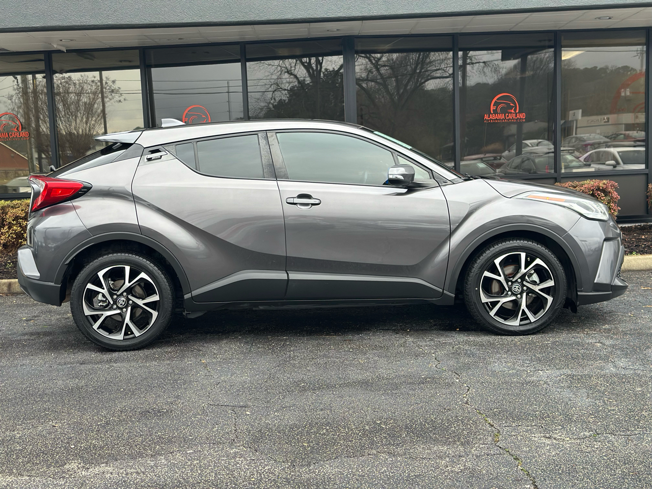 Toyota C-HR XLE FWD (Natl) 2020