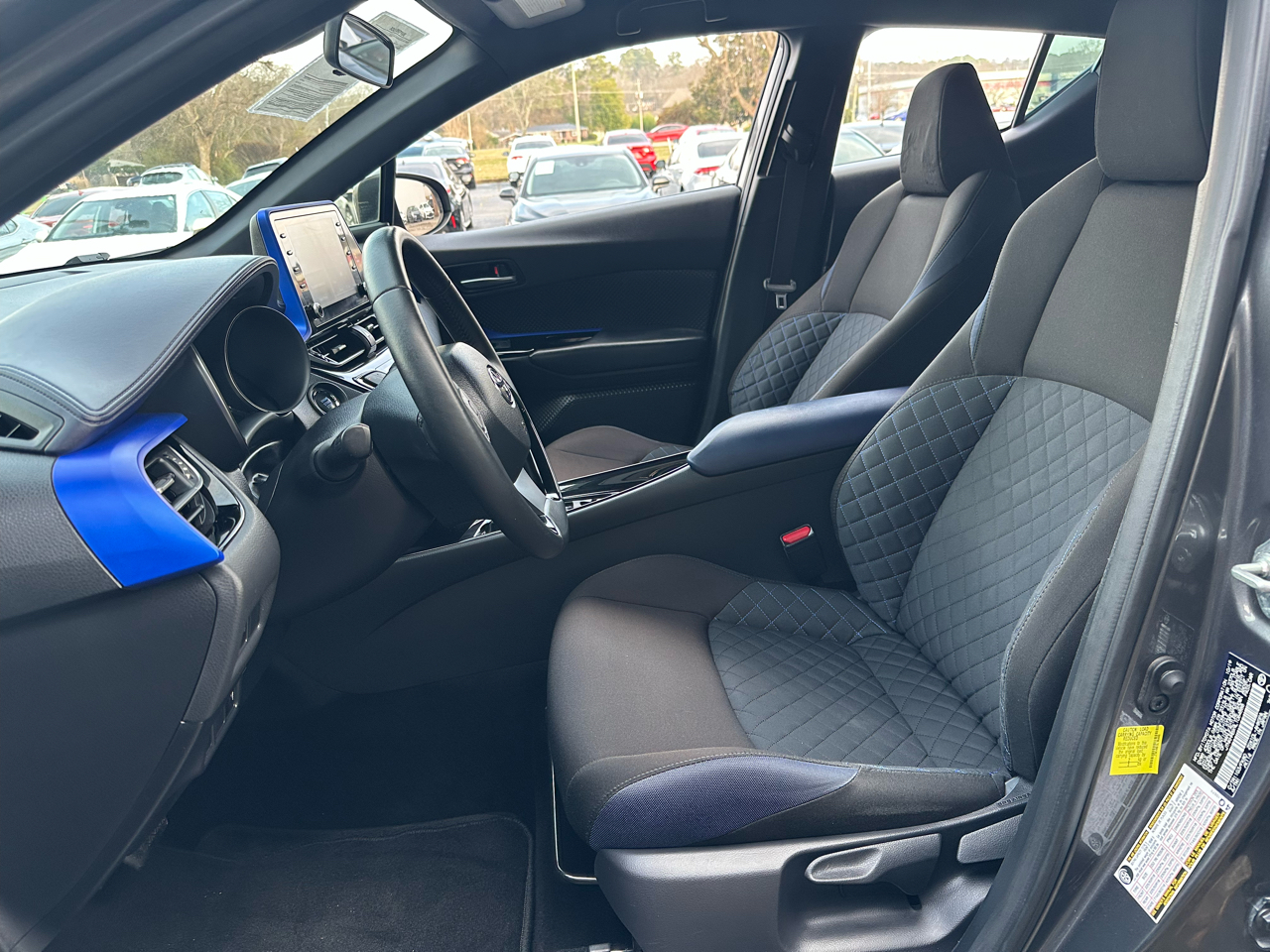 Toyota C-HR XLE FWD (Natl) 2020