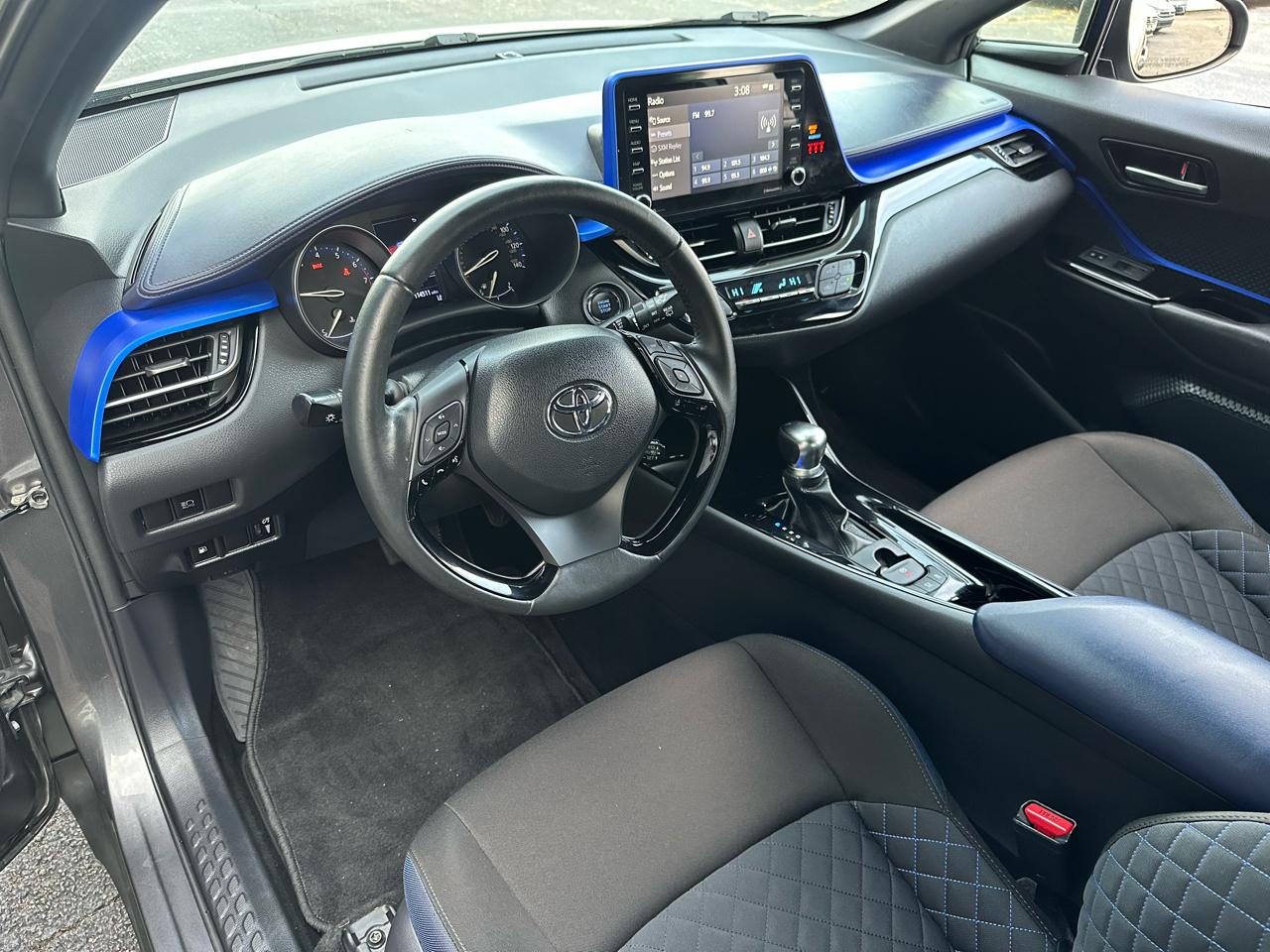 Toyota C-HR XLE FWD (Natl) 2020