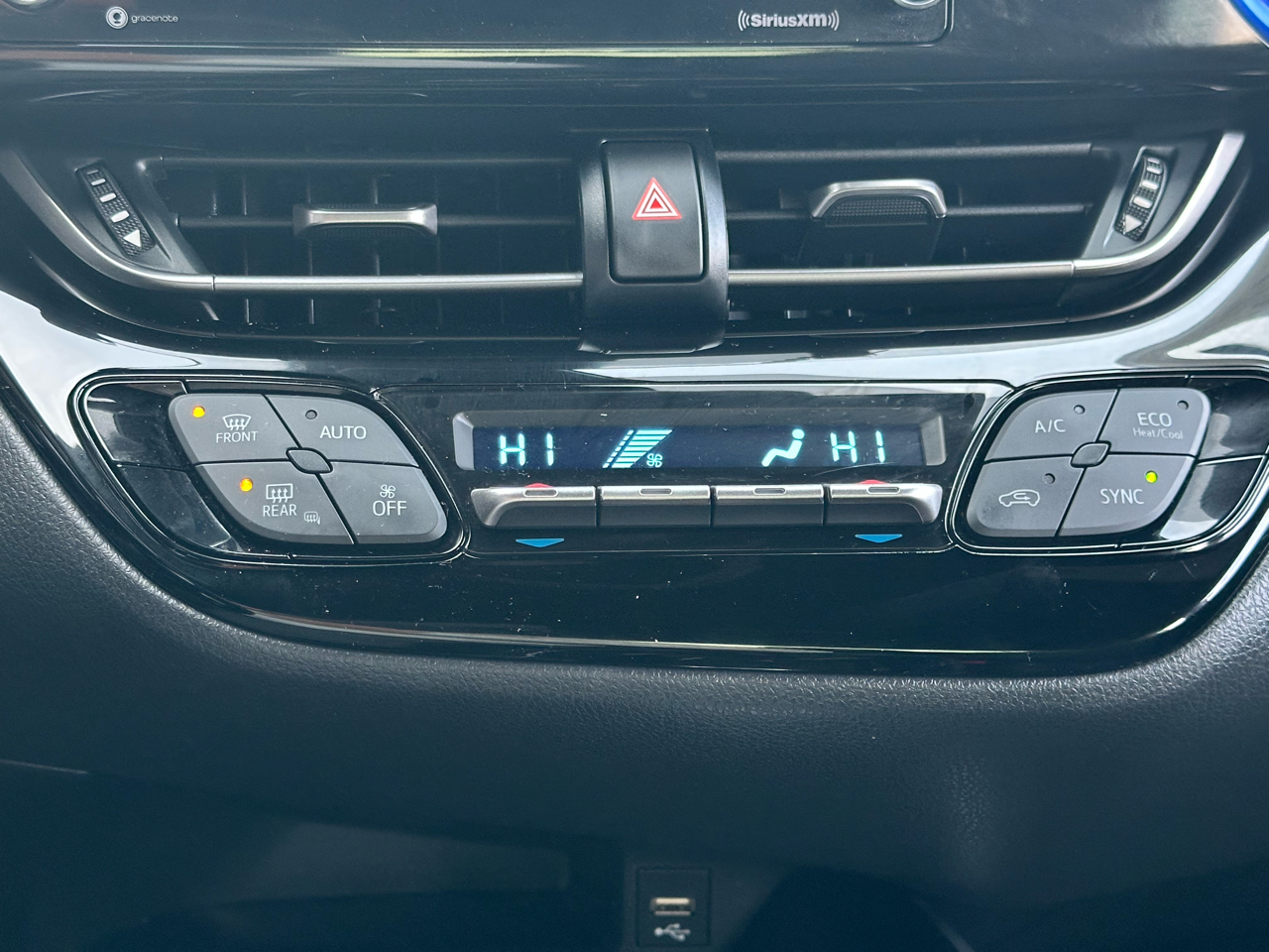 Toyota C-HR XLE FWD (Natl) 2020