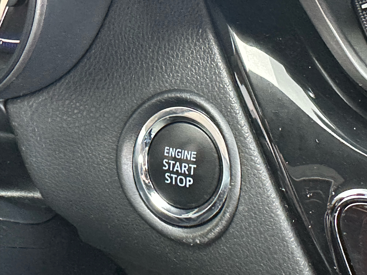 Toyota C-HR XLE FWD (Natl) 2020