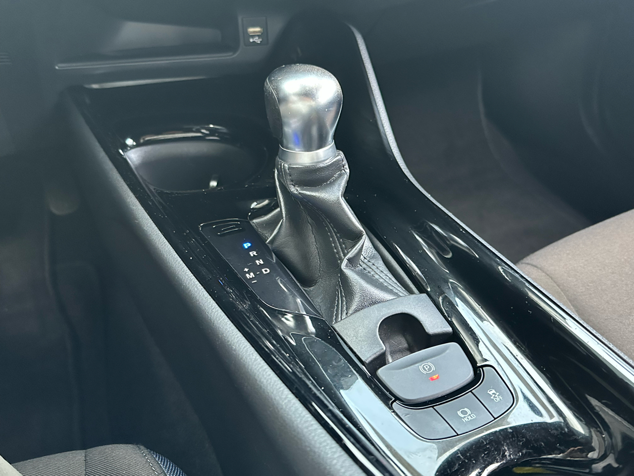 Toyota C-HR XLE FWD (Natl) 2020