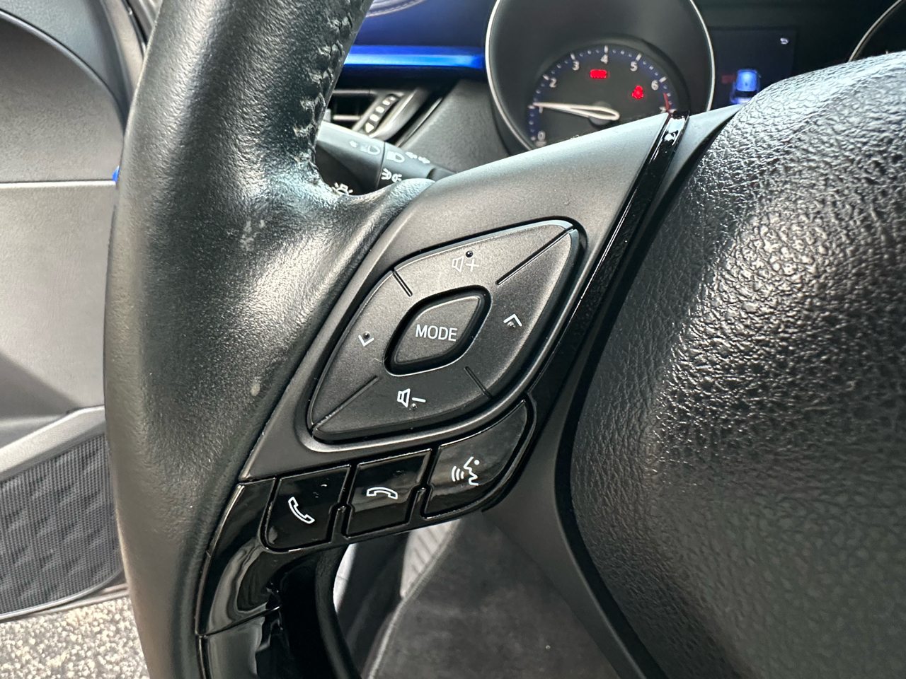 Toyota C-HR XLE FWD (Natl) 2020