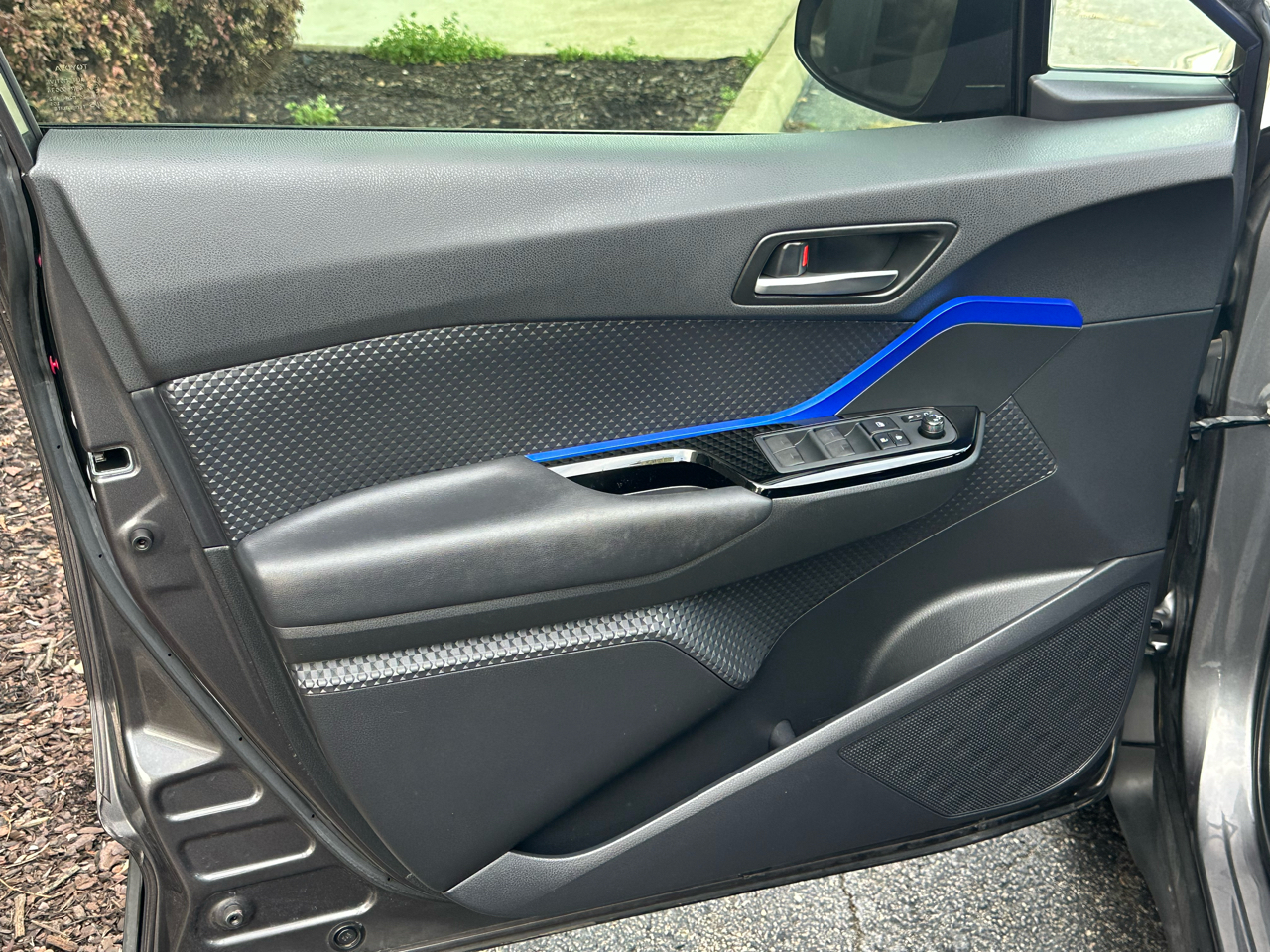 Toyota C-HR XLE FWD (Natl) 2020