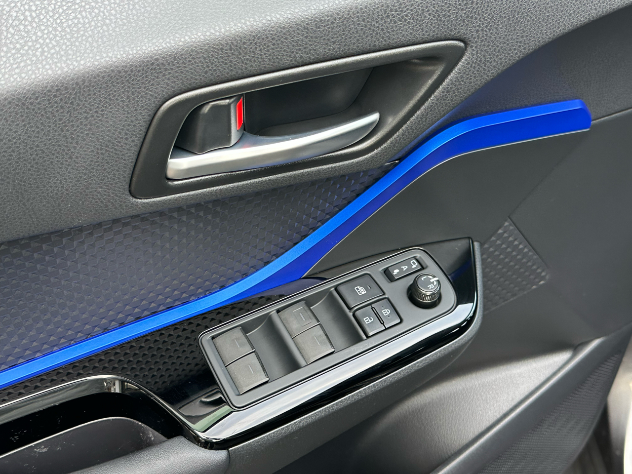 Toyota C-HR XLE FWD (Natl) 2020