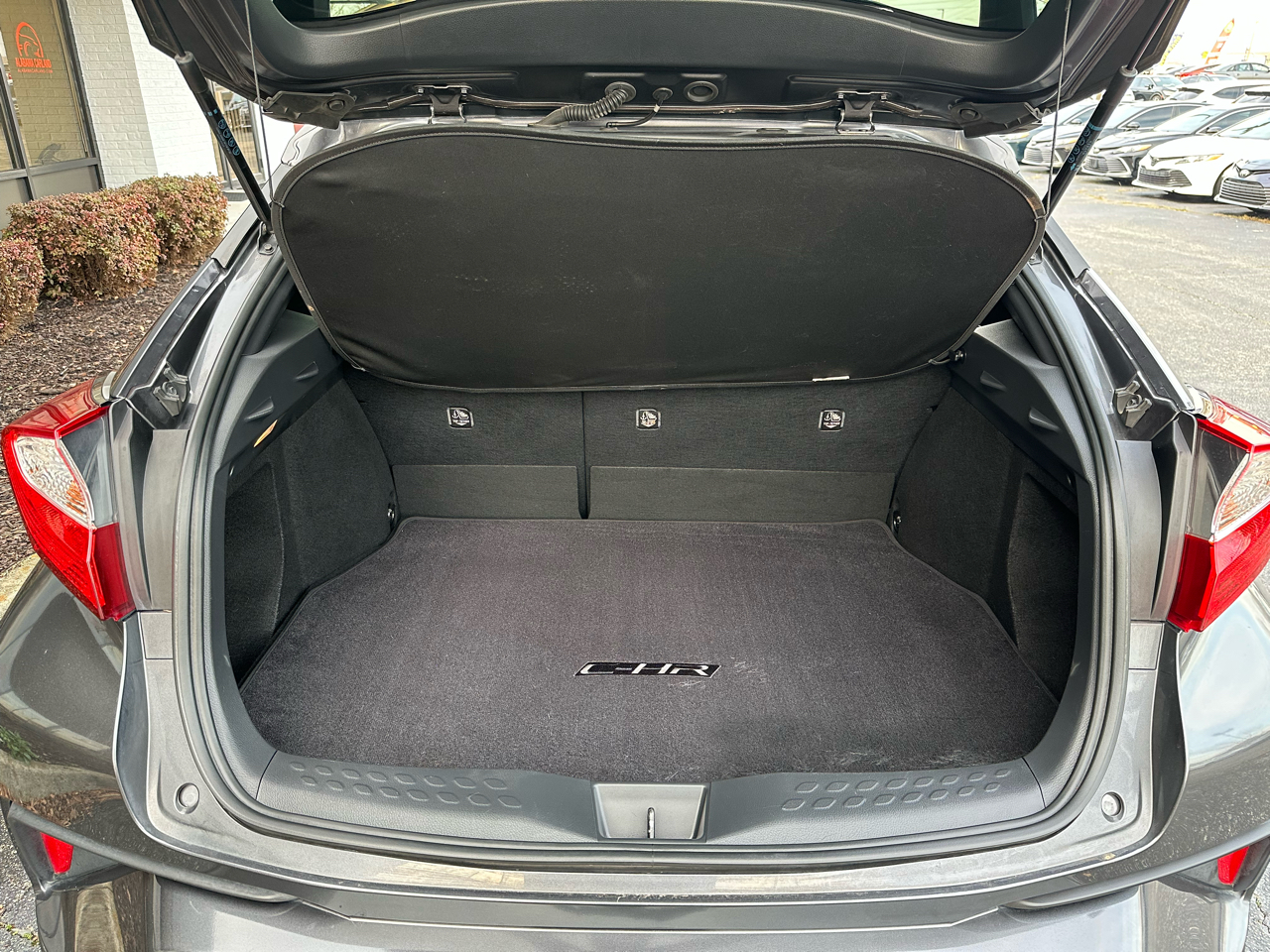 Toyota C-HR XLE FWD (Natl) 2020