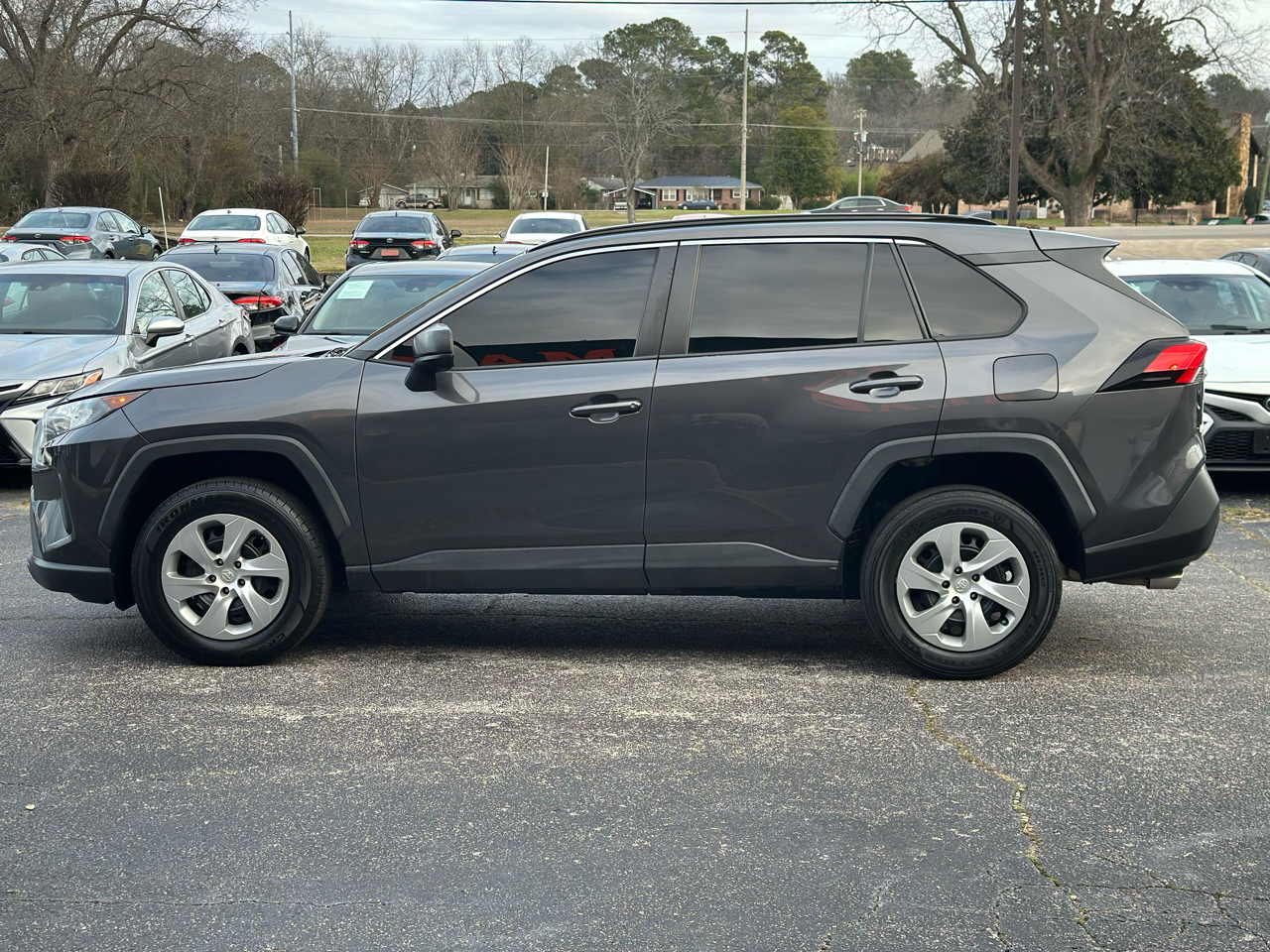 Toyota RAV4 LE FWD (Natl) 2021