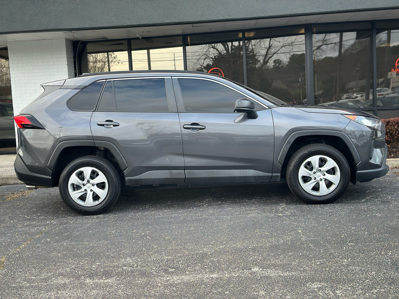 Toyota RAV4 LE FWD (Natl) 2021