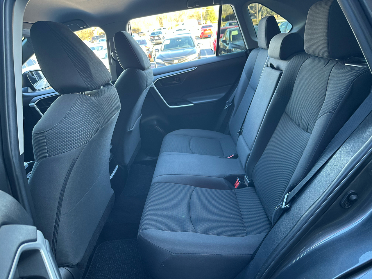 Toyota RAV4 LE FWD (Natl) 2021