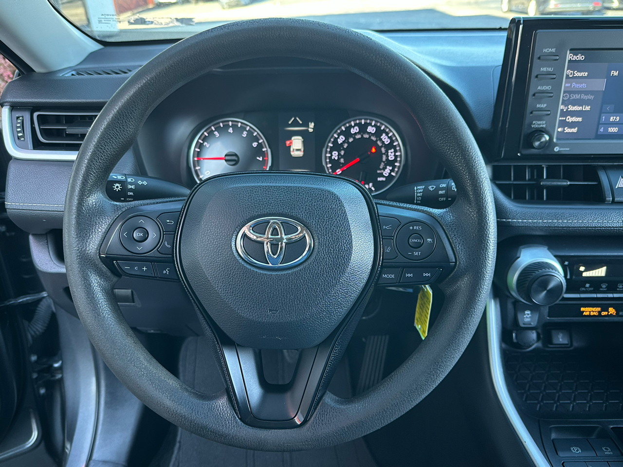 Toyota RAV4 LE FWD (Natl) 2021