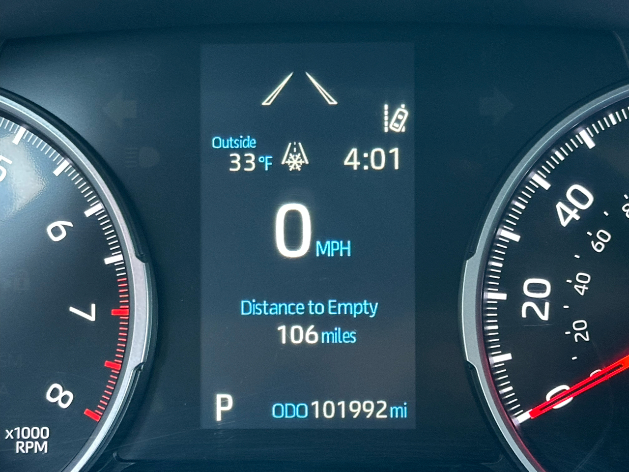 Toyota RAV4 LE FWD (Natl) 2021