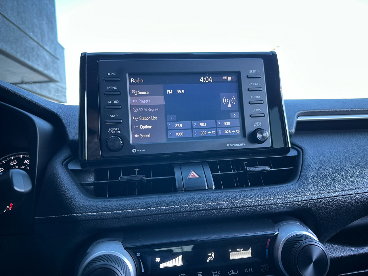 Toyota RAV4 LE FWD (Natl) 2021