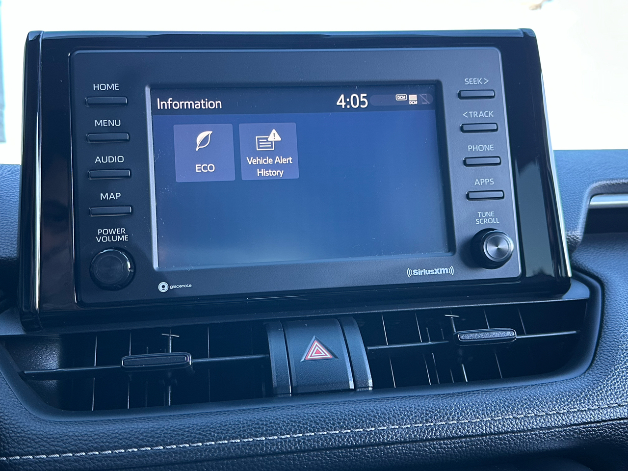 Toyota RAV4 LE FWD (Natl) 2021