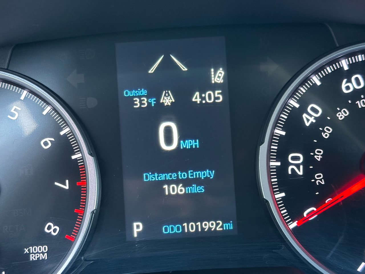 Toyota RAV4 LE FWD (Natl) 2021