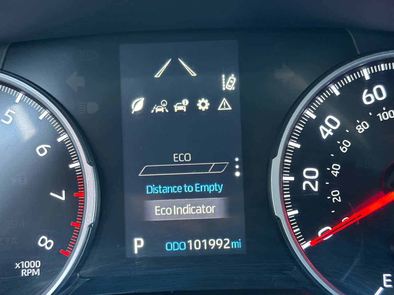 Toyota RAV4 LE FWD (Natl) 2021