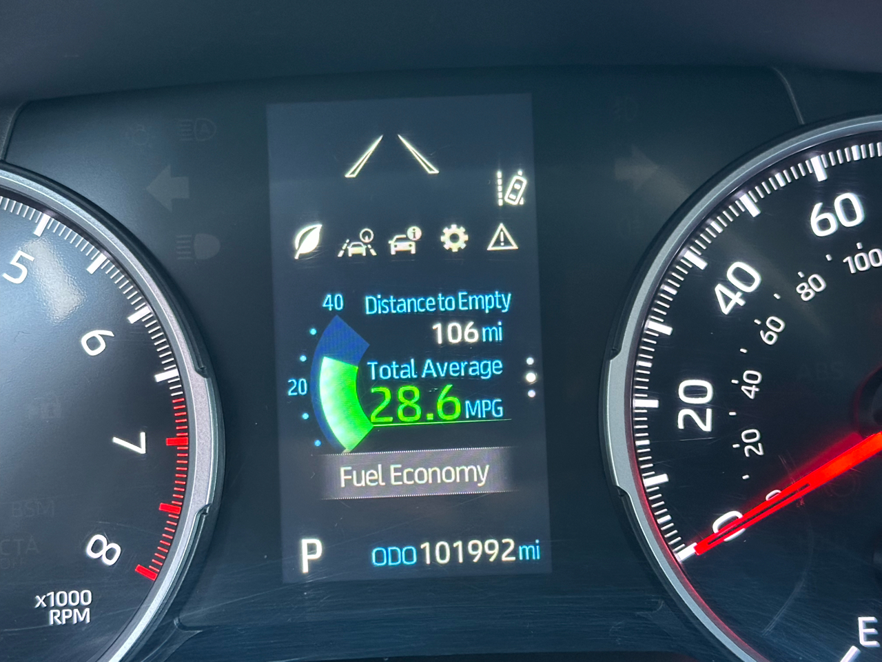 Toyota RAV4 LE FWD (Natl) 2021