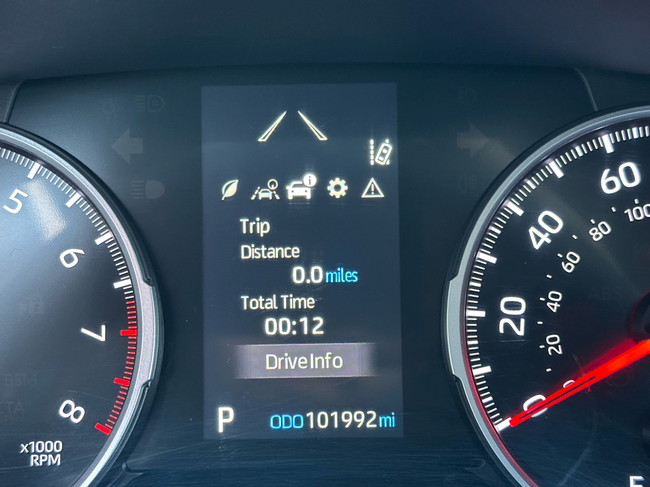 Toyota RAV4 LE FWD (Natl) 2021