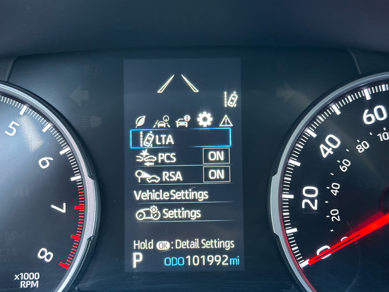 Toyota RAV4 LE FWD (Natl) 2021