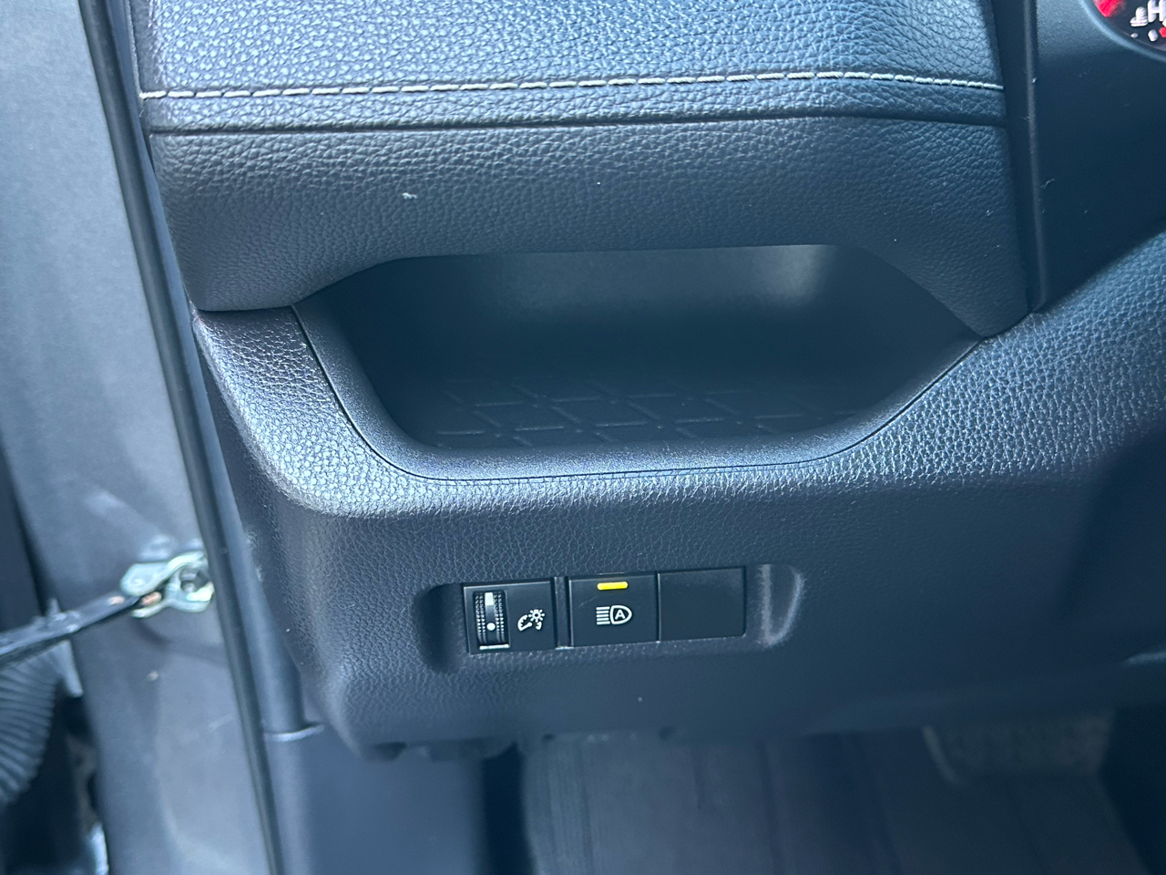 Toyota RAV4 LE FWD (Natl) 2021