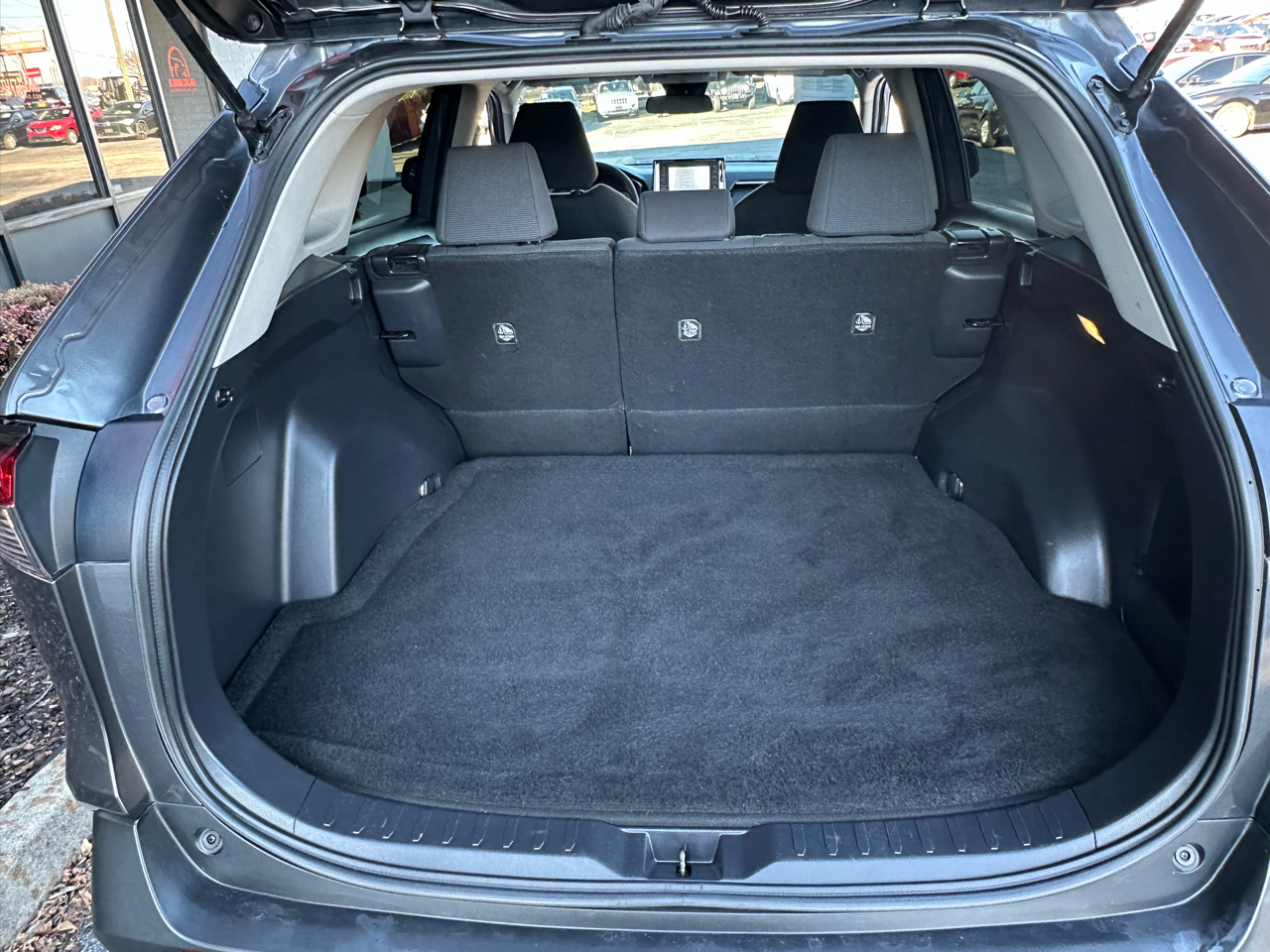 Toyota RAV4 LE FWD (Natl) 2021