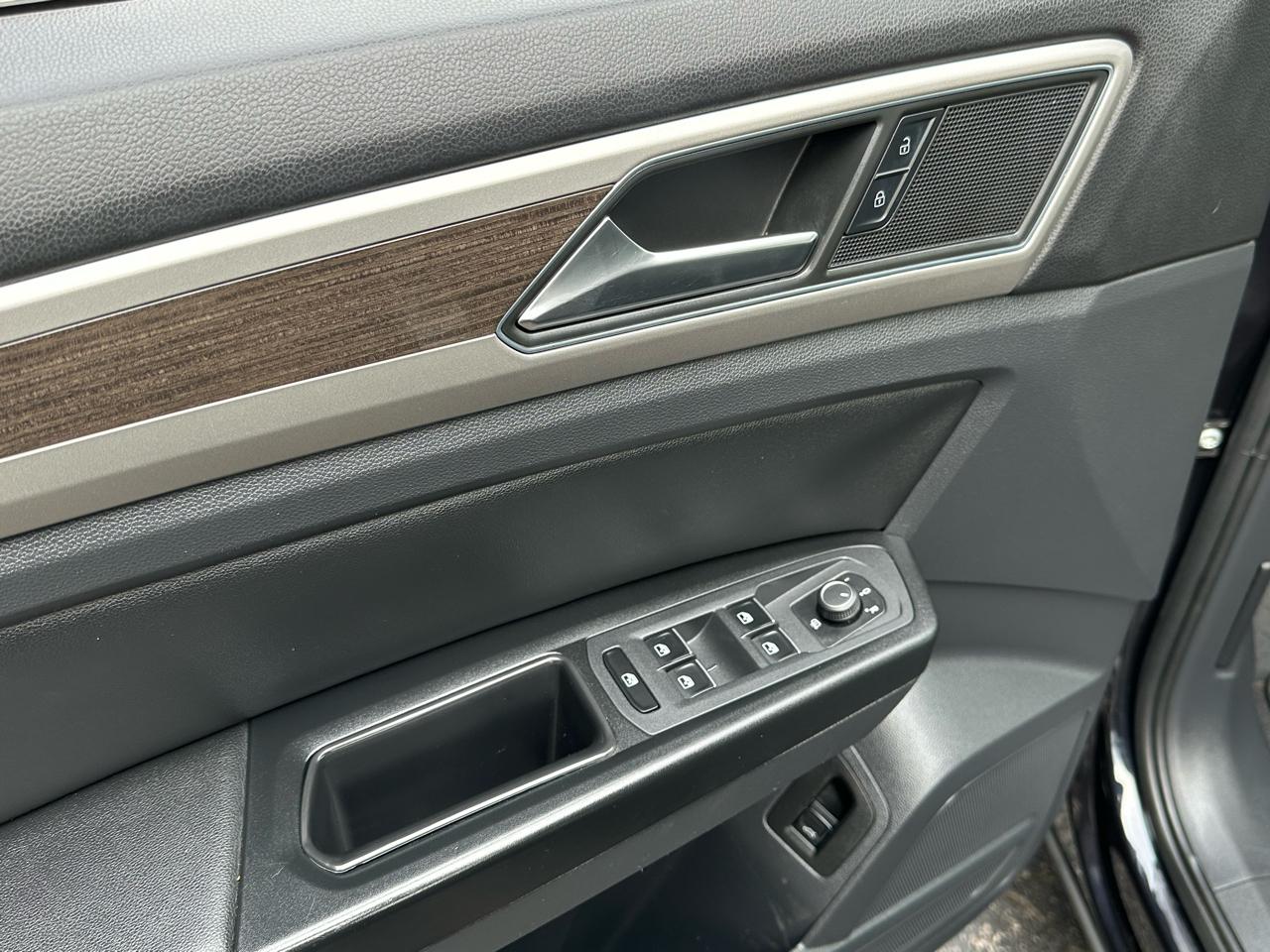 Volkswagen Atlas 3.6L V6 SE w/Technology FWD 2019