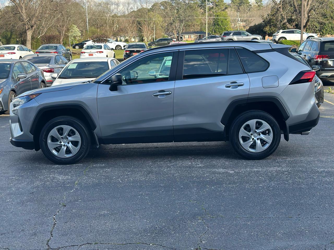 Toyota RAV4 LE AWD (Natl) 2021