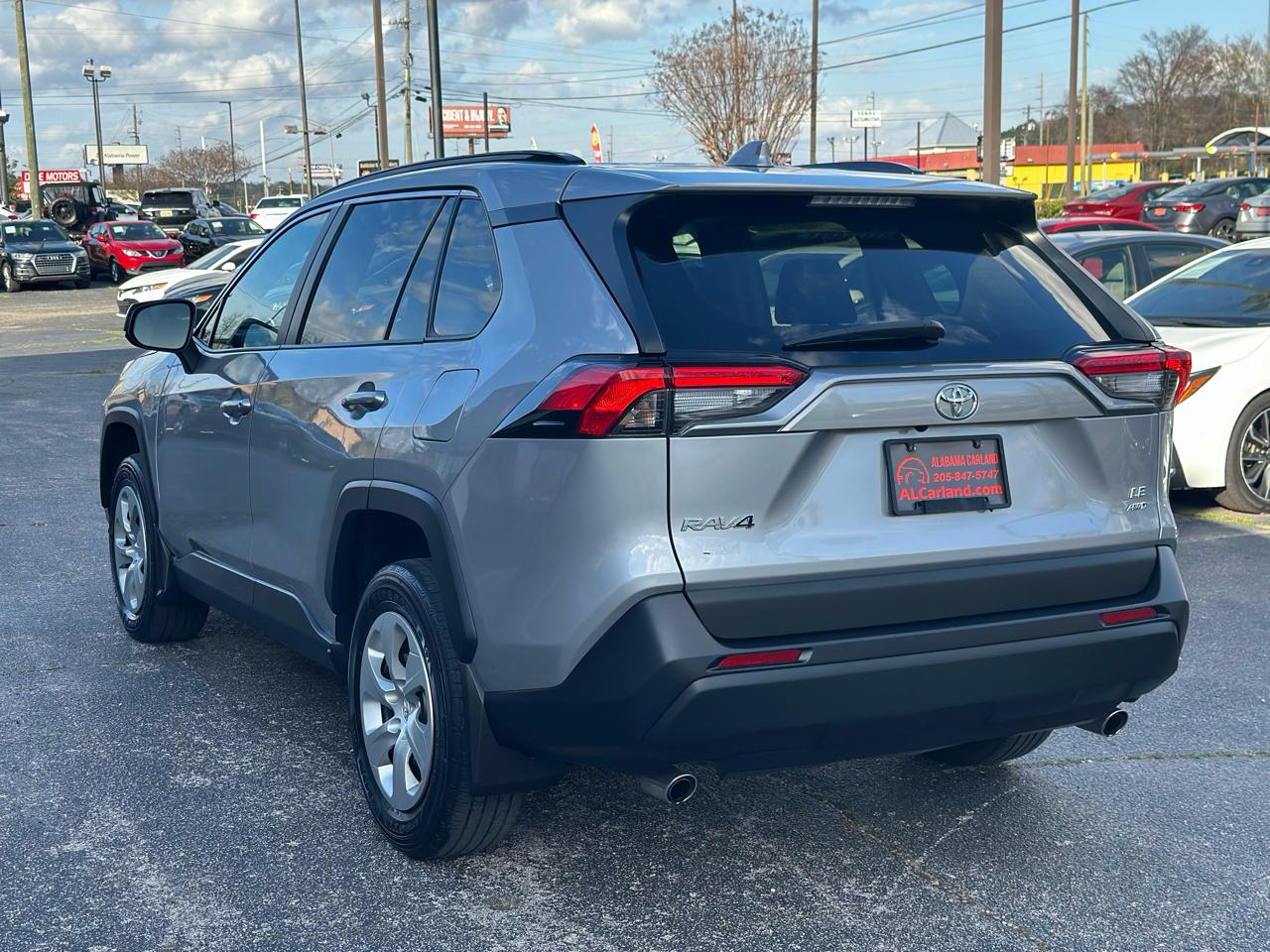 Toyota RAV4 LE AWD (Natl) 2021