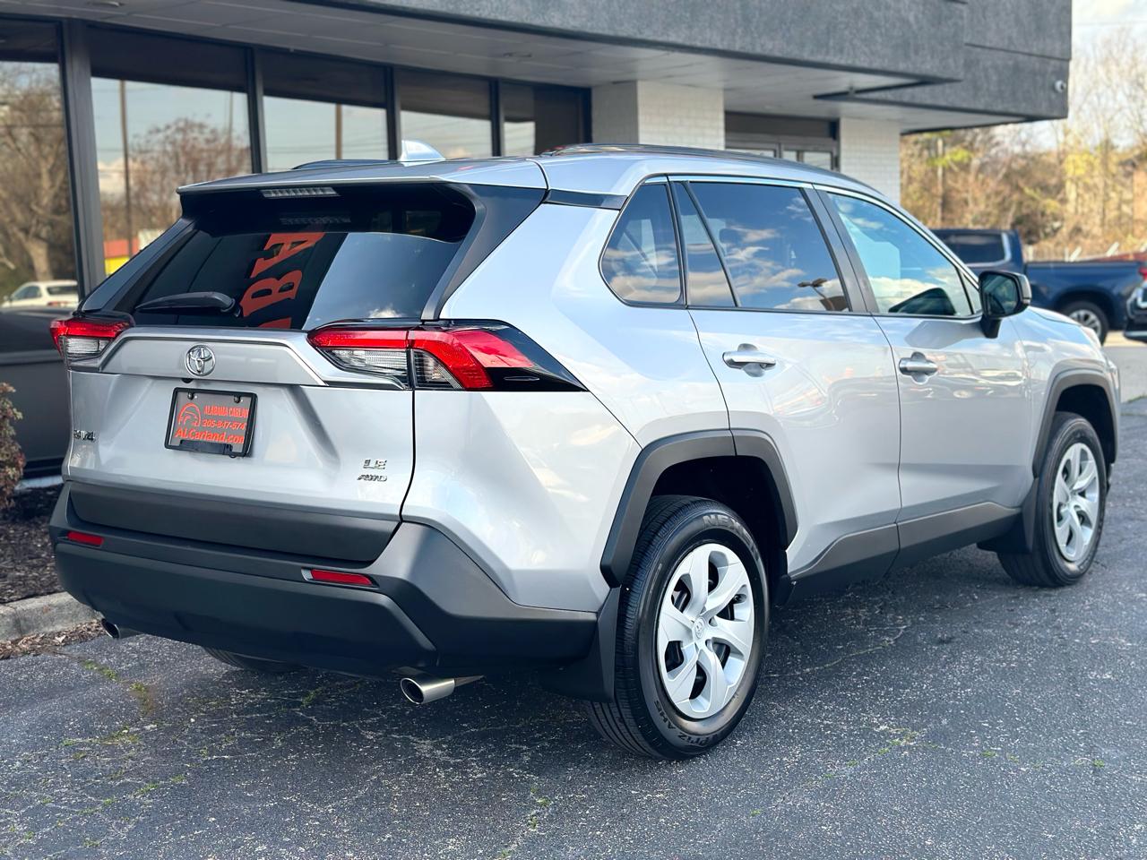 Toyota RAV4 LE AWD (Natl) 2021