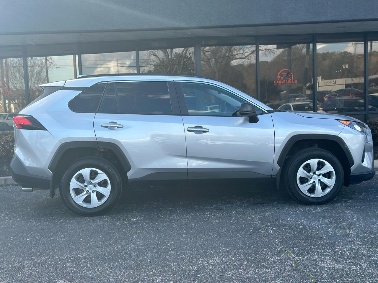 Toyota RAV4 LE AWD (Natl) 2021