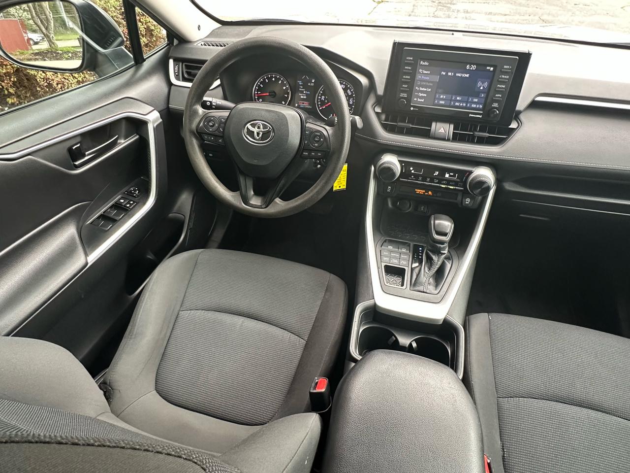 Toyota RAV4 LE AWD (Natl) 2021