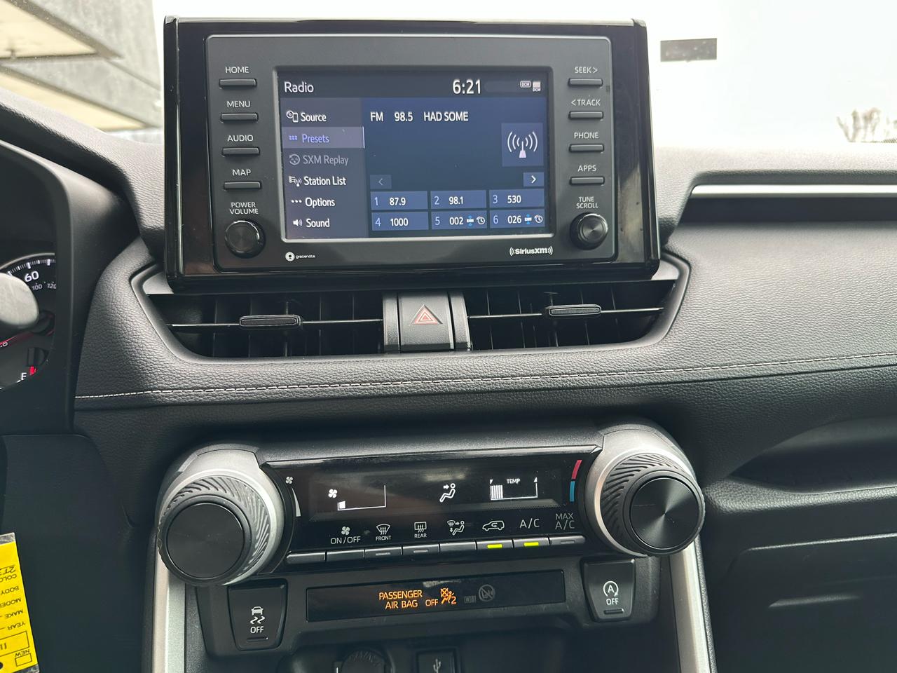 Toyota RAV4 LE AWD (Natl) 2021