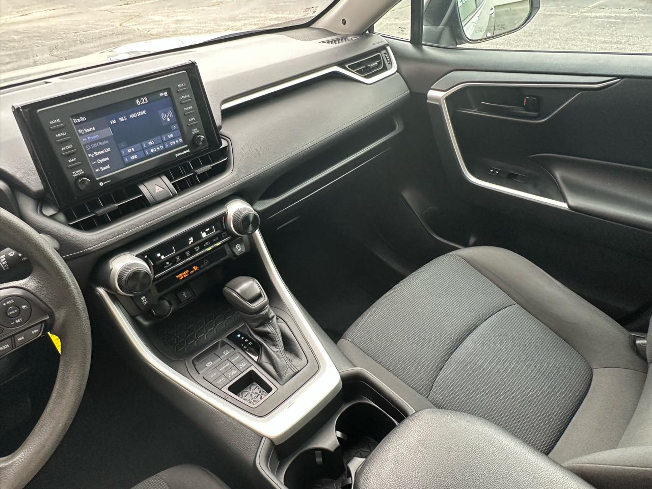 Toyota RAV4 LE AWD (Natl) 2021