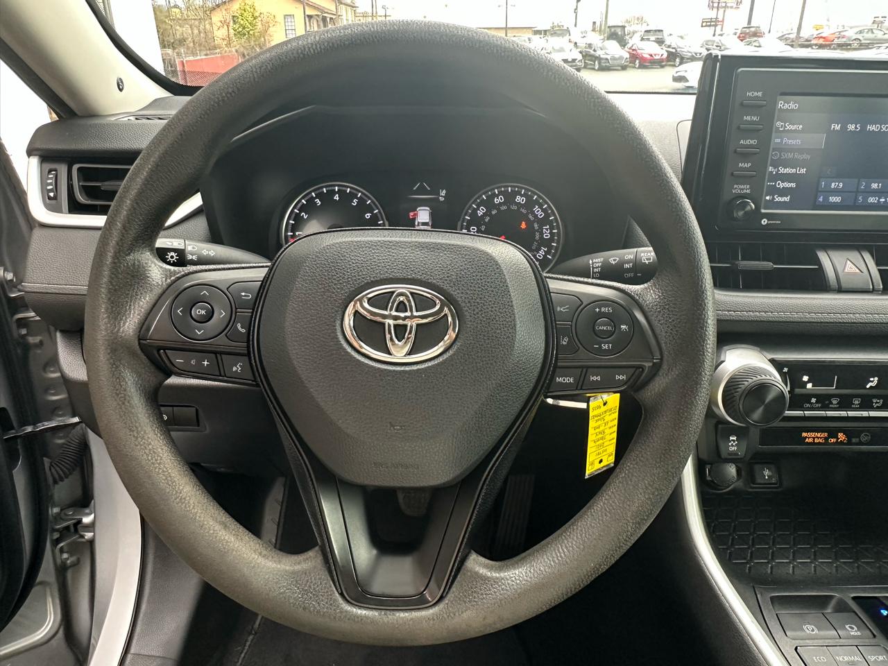 Toyota RAV4 LE AWD (Natl) 2021