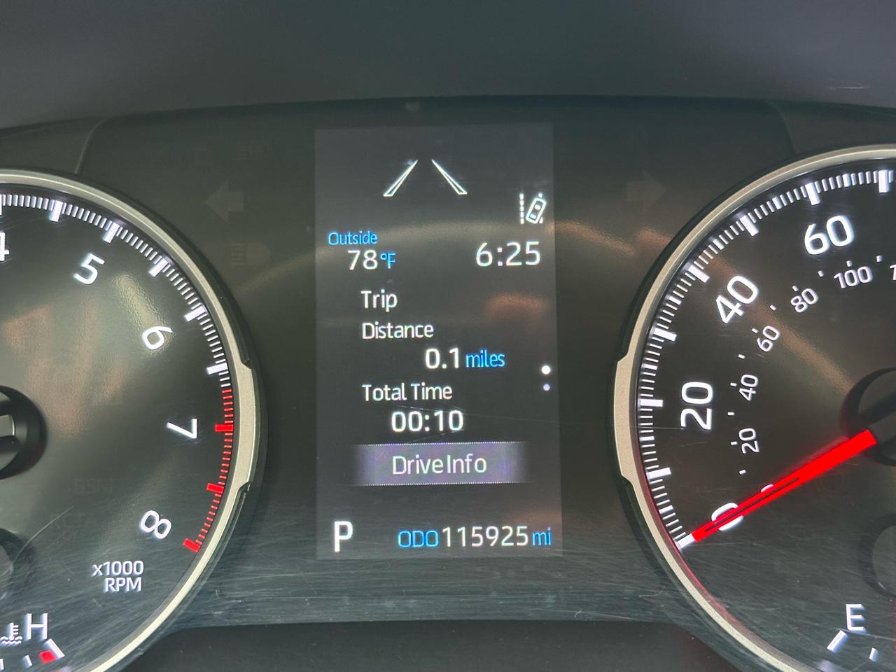 Toyota RAV4 LE AWD (Natl) 2021