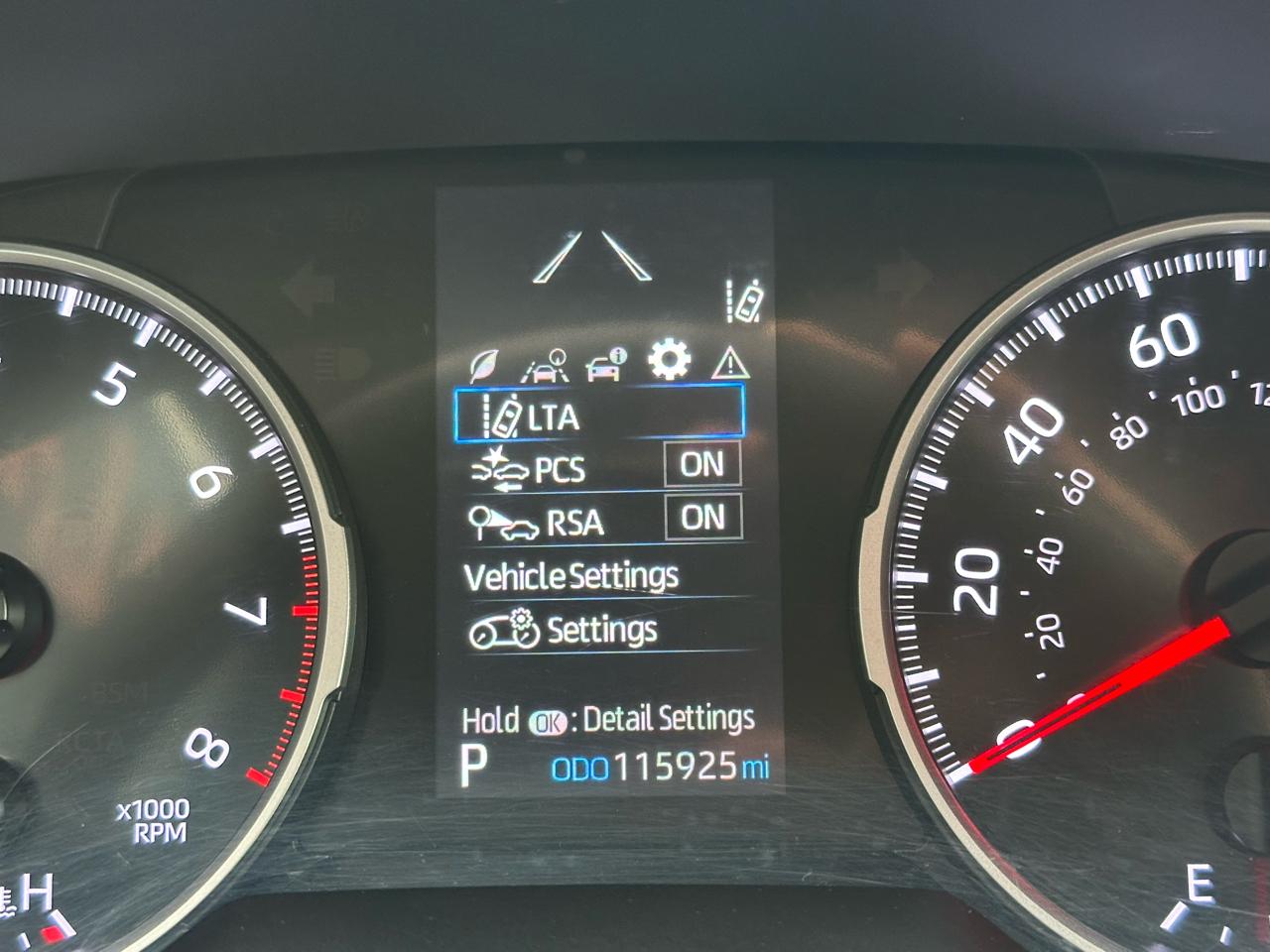 Toyota RAV4 LE AWD (Natl) 2021