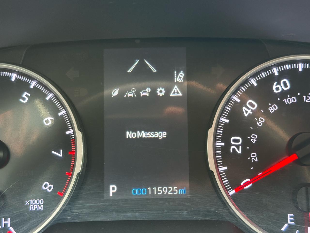 Toyota RAV4 LE AWD (Natl) 2021