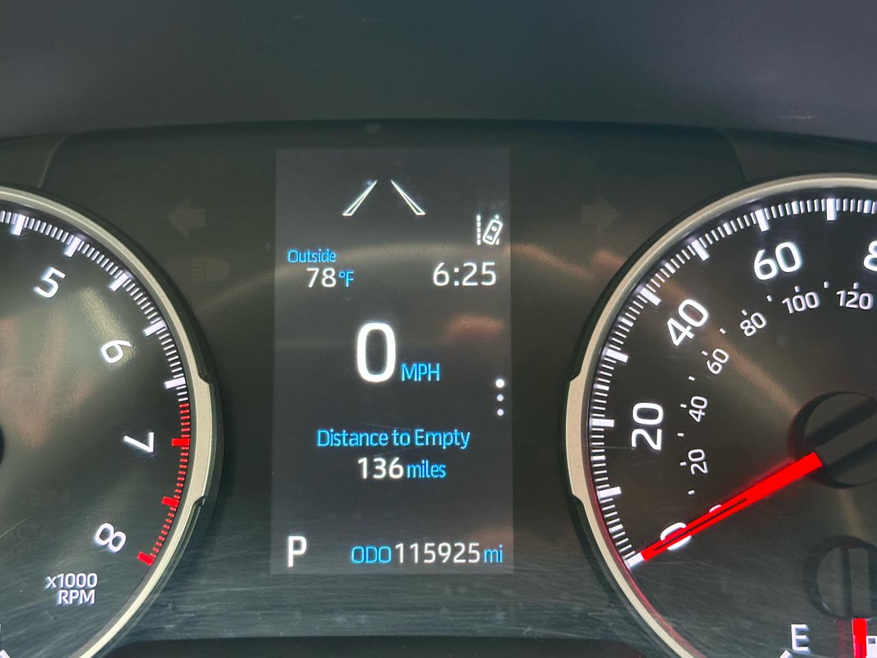 Toyota RAV4 LE AWD (Natl) 2021