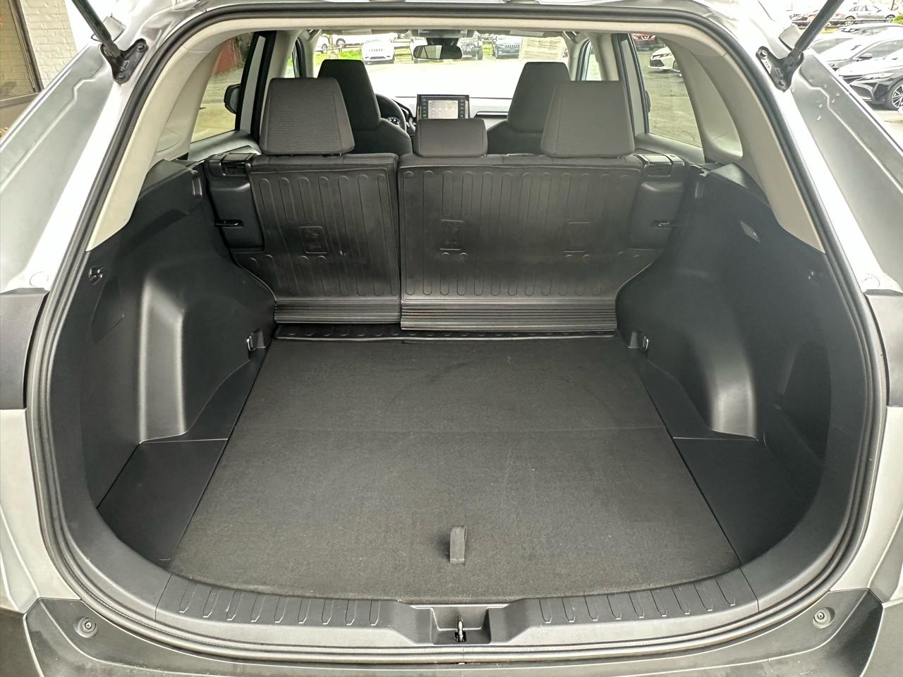 Toyota RAV4 LE AWD (Natl) 2021