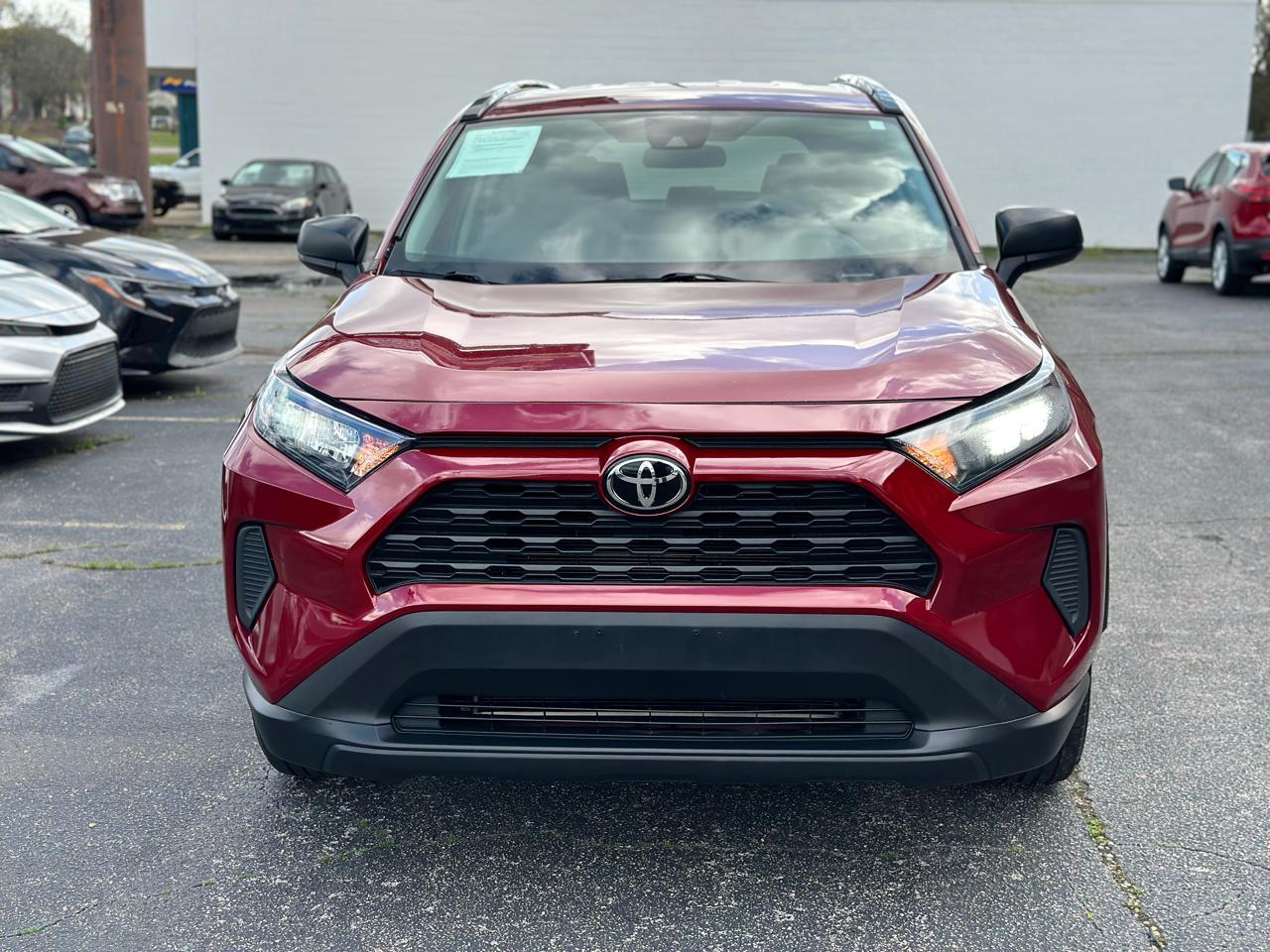 Toyota RAV4 LE FWD (Natl) 2021