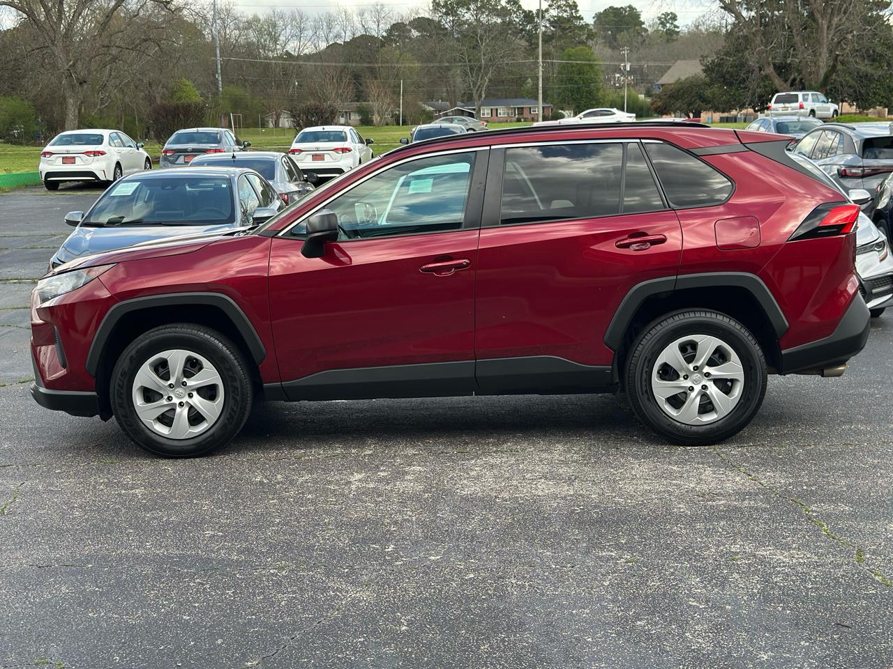 Toyota RAV4 LE FWD (Natl) 2021