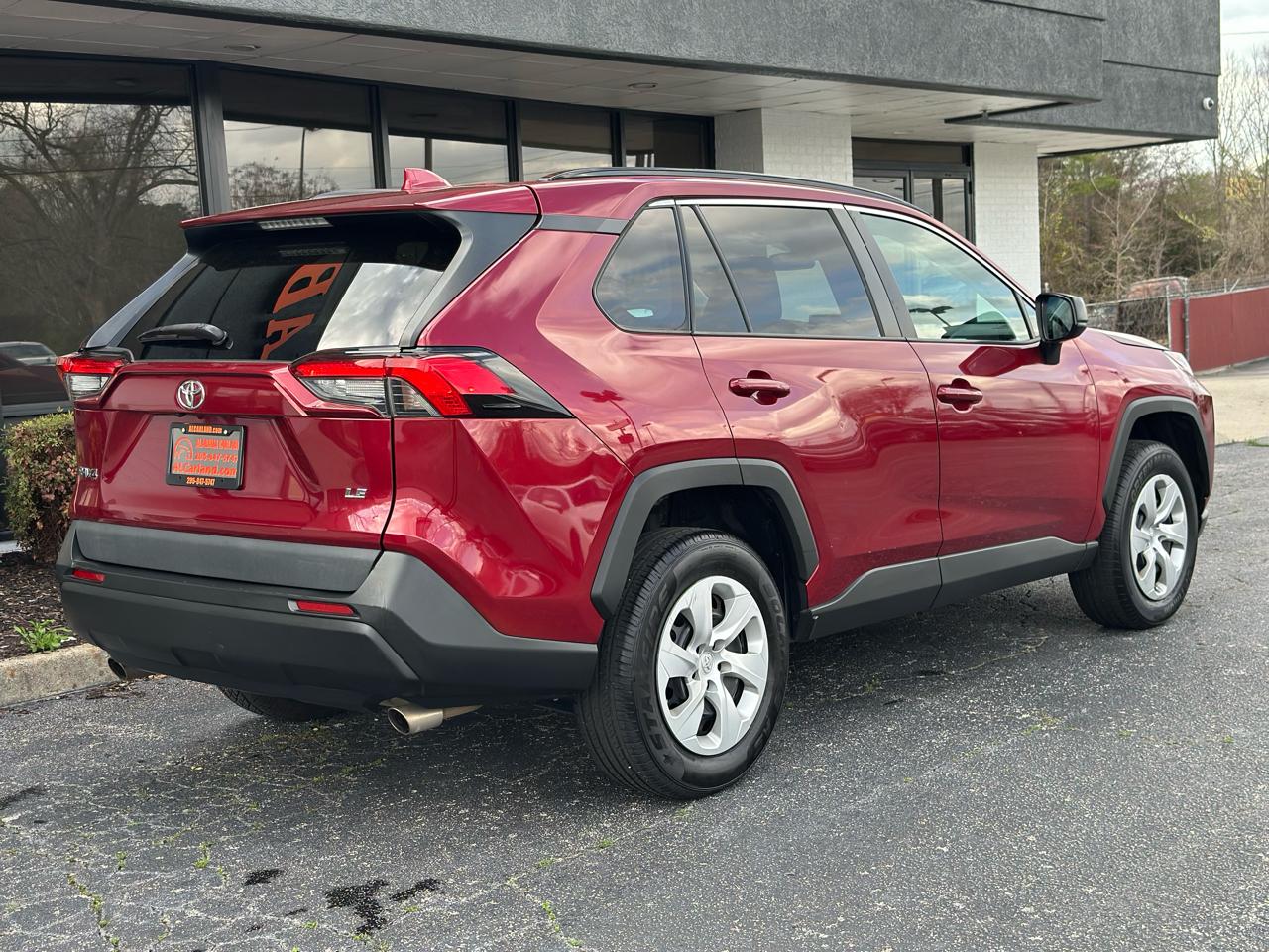 Toyota RAV4 LE FWD (Natl) 2021