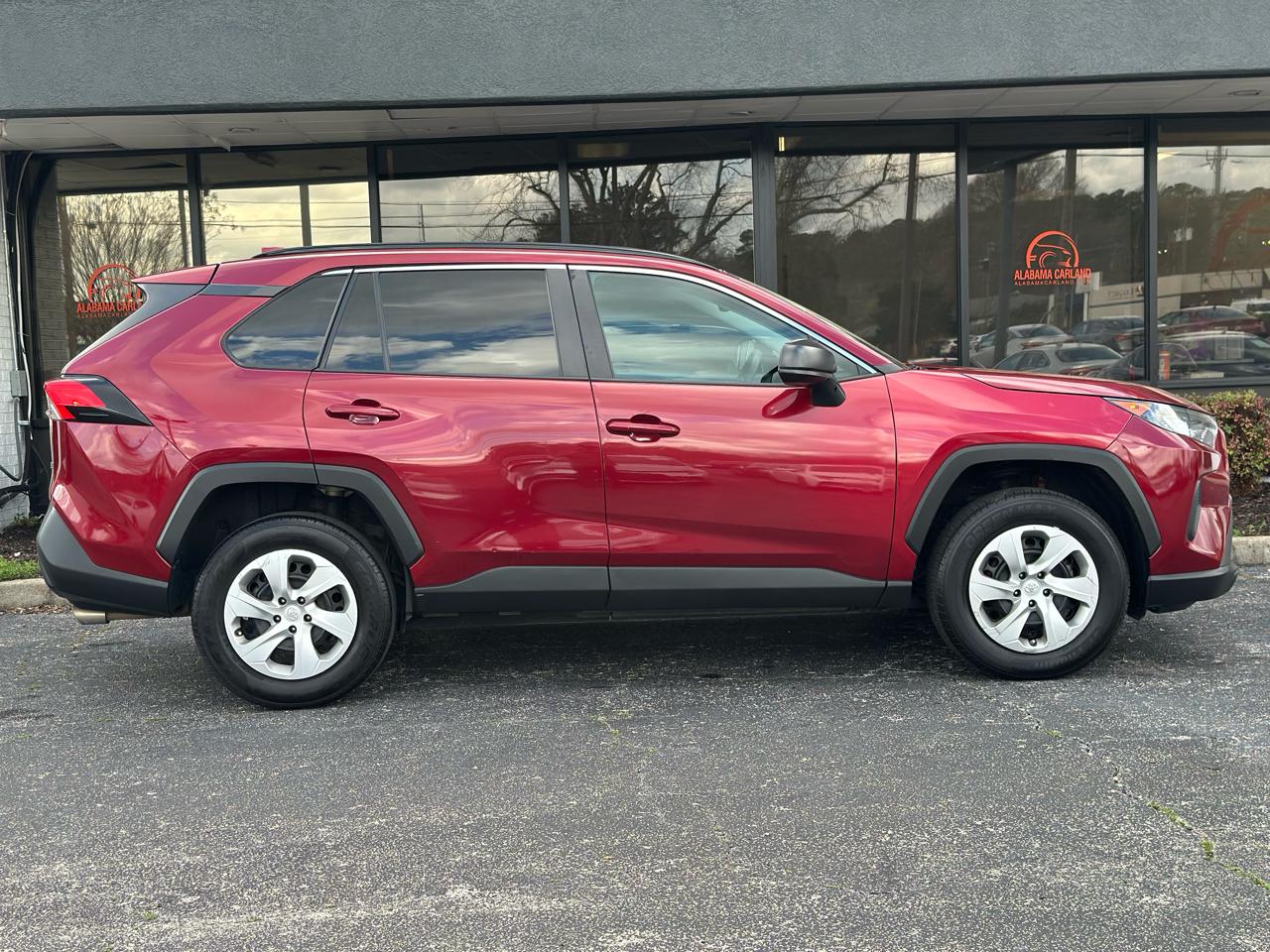 Toyota RAV4 LE FWD (Natl) 2021