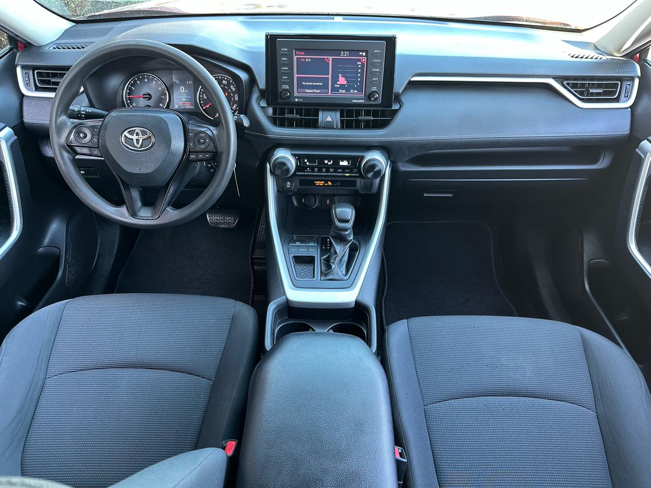 Toyota RAV4 LE FWD (Natl) 2021