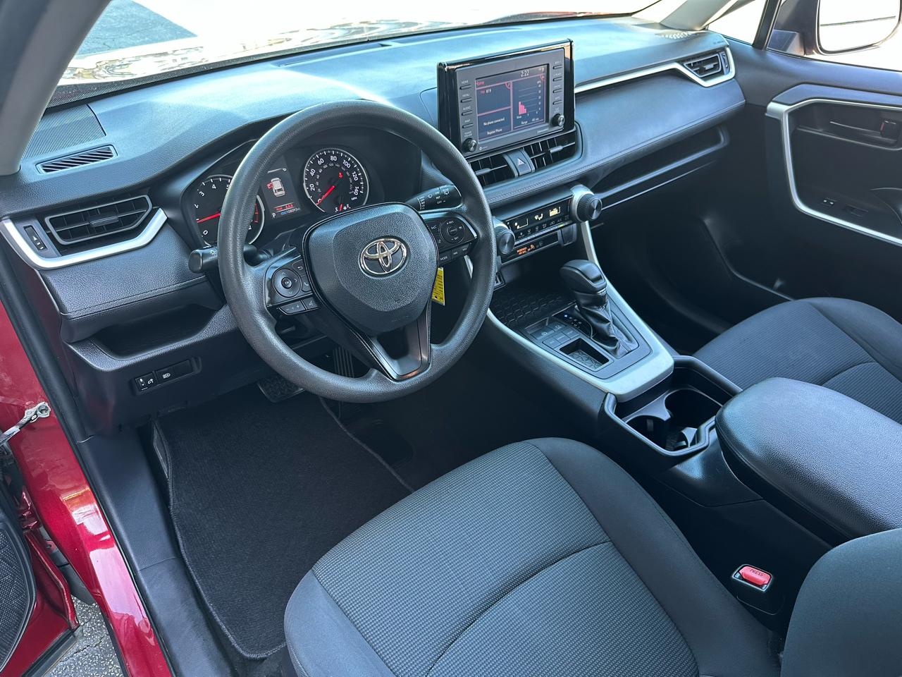 Toyota RAV4 LE FWD (Natl) 2021