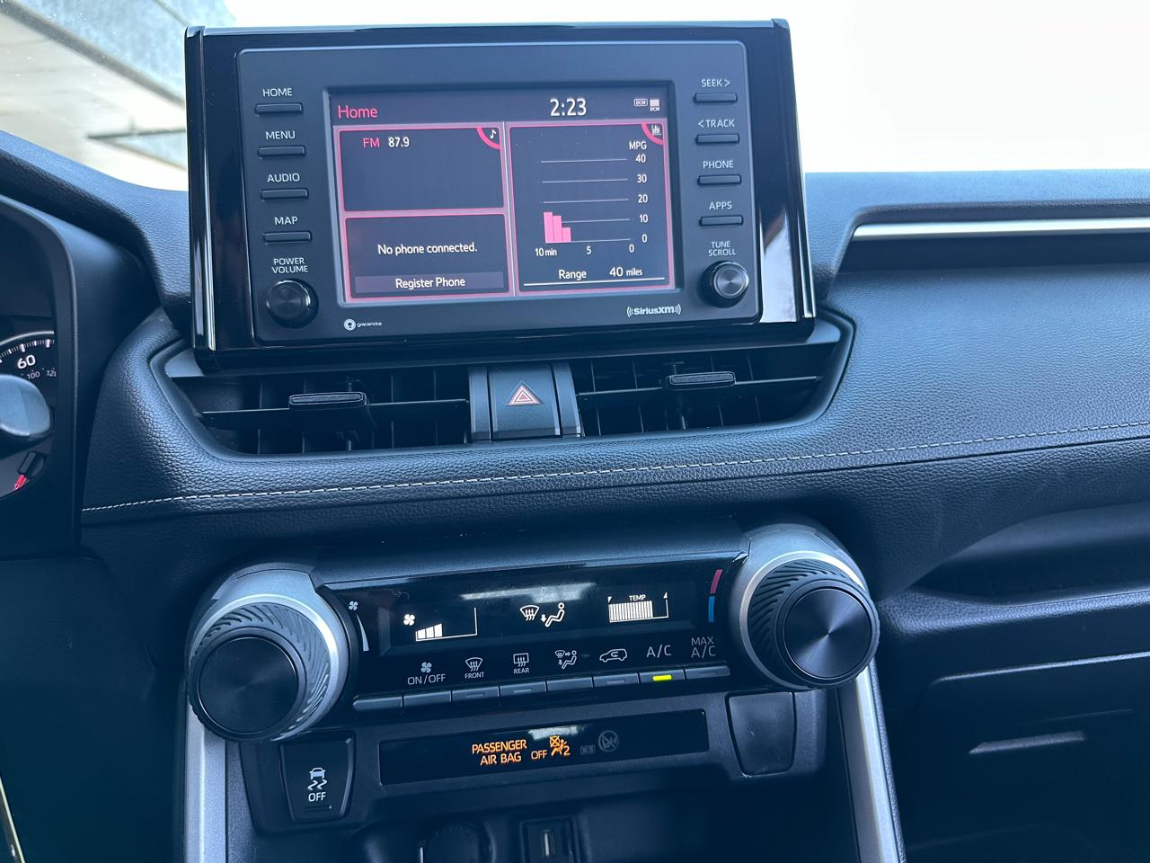 Toyota RAV4 LE FWD (Natl) 2021