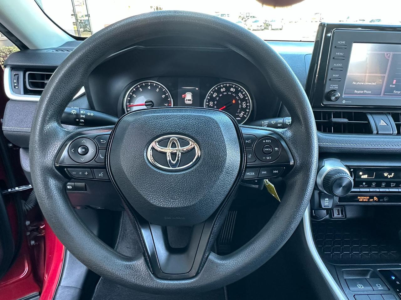 Toyota RAV4 LE FWD (Natl) 2021