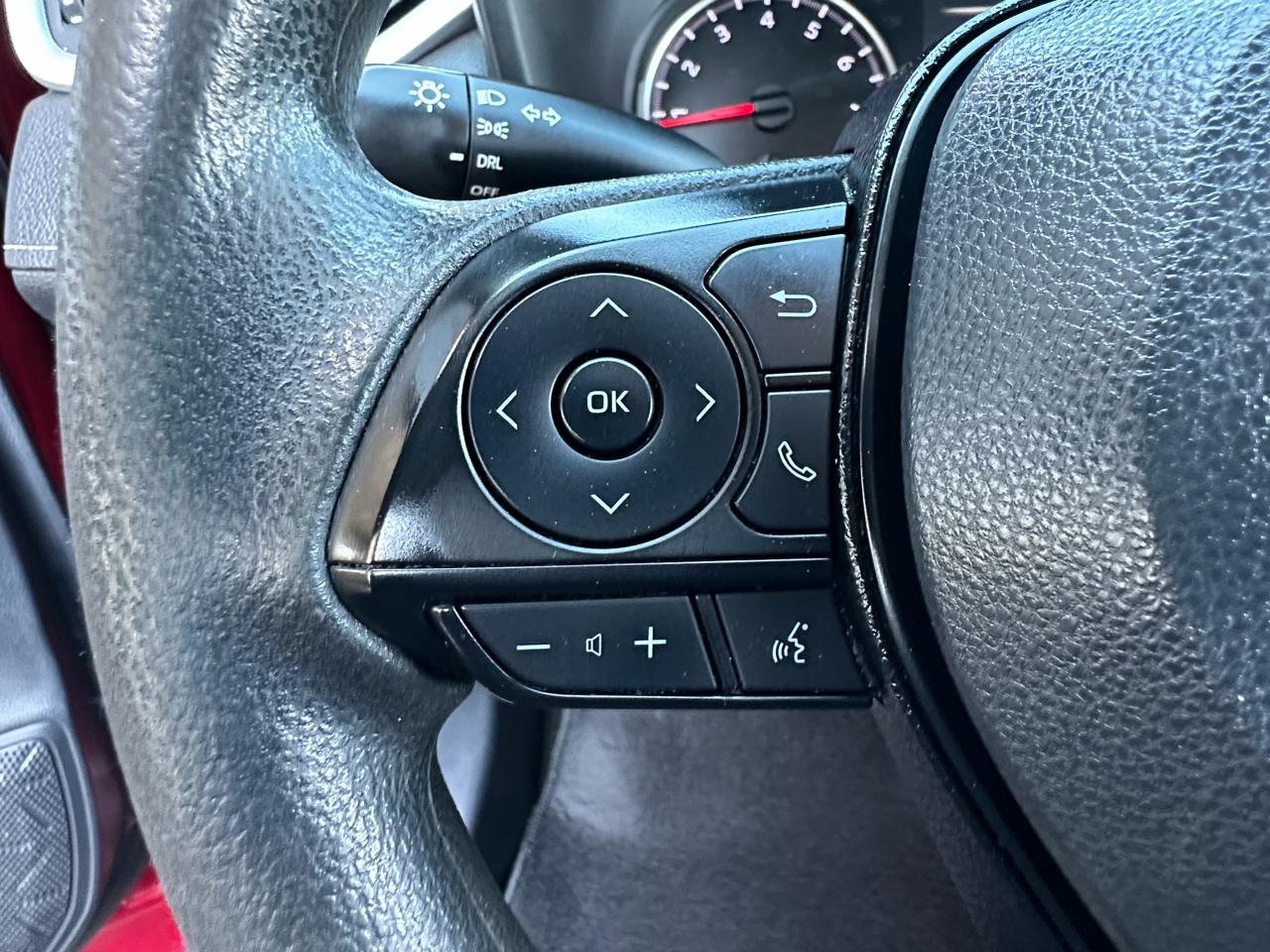 Toyota RAV4 LE FWD (Natl) 2021